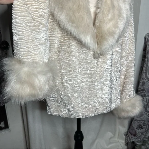 NWOT Dennis Basso Soft Faux Fur & Velvet Ivory Coat | Medium - Picture 11 of 14